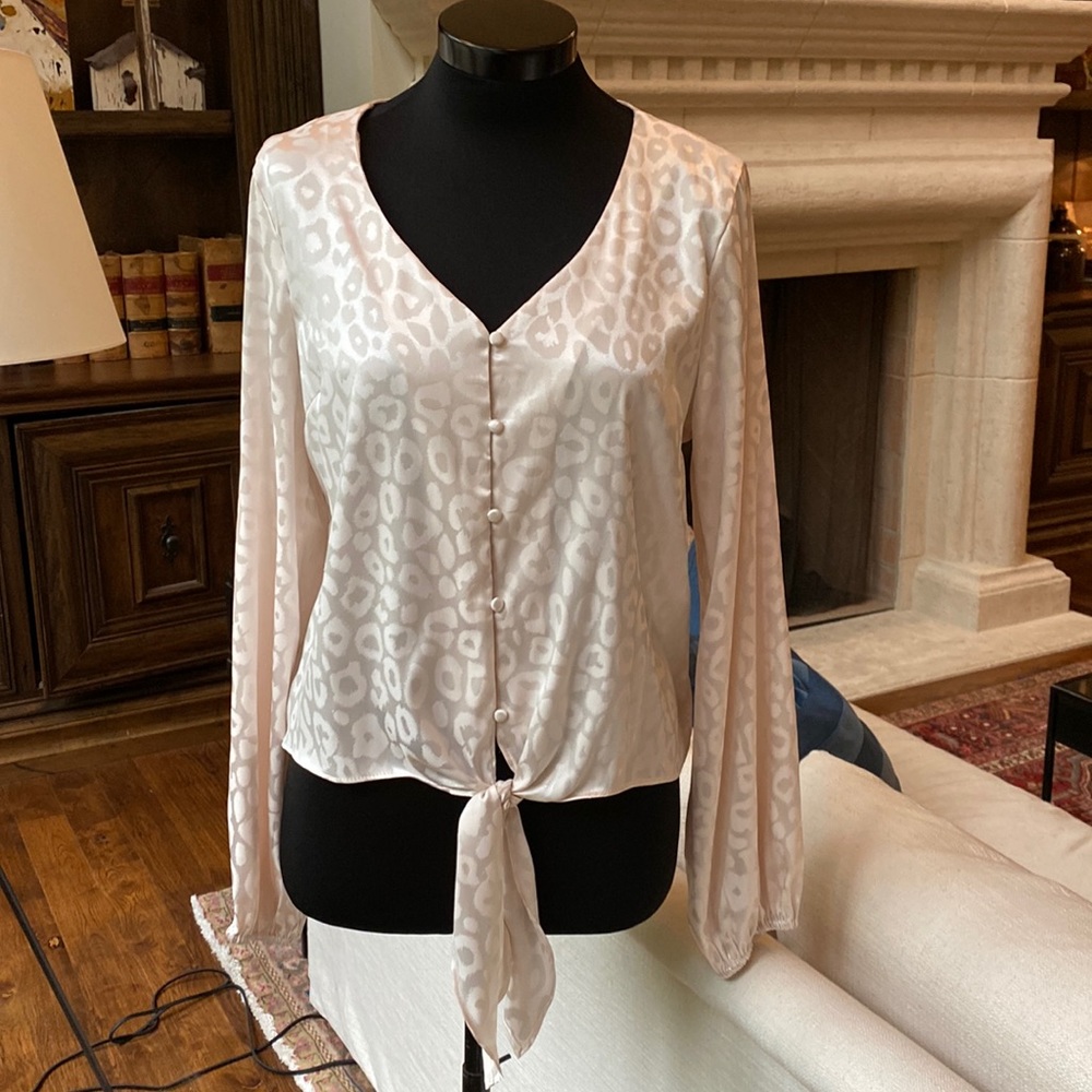 Vine and Love new with tags. Silk like. Washable.